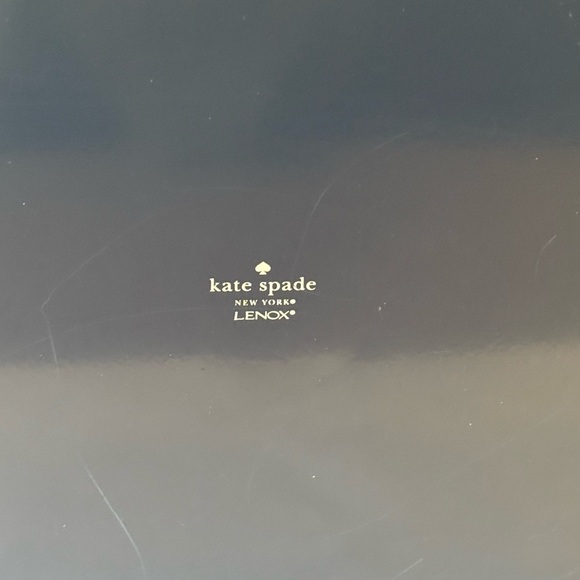 Rate Lenox Kate spade tin cake carrier 10” cake by the slice let them eat cake - Picture 9 of 16